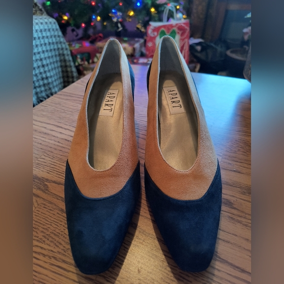 Vintage 80s Suede Pump Blue and Tan Made in Spain Size 9 - Picture 11 of 15